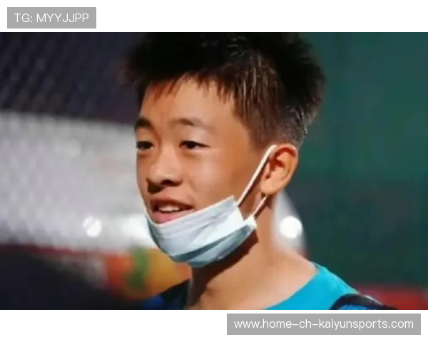 球星为青训小将亲笔签名鼓励信，温情画面刷屏